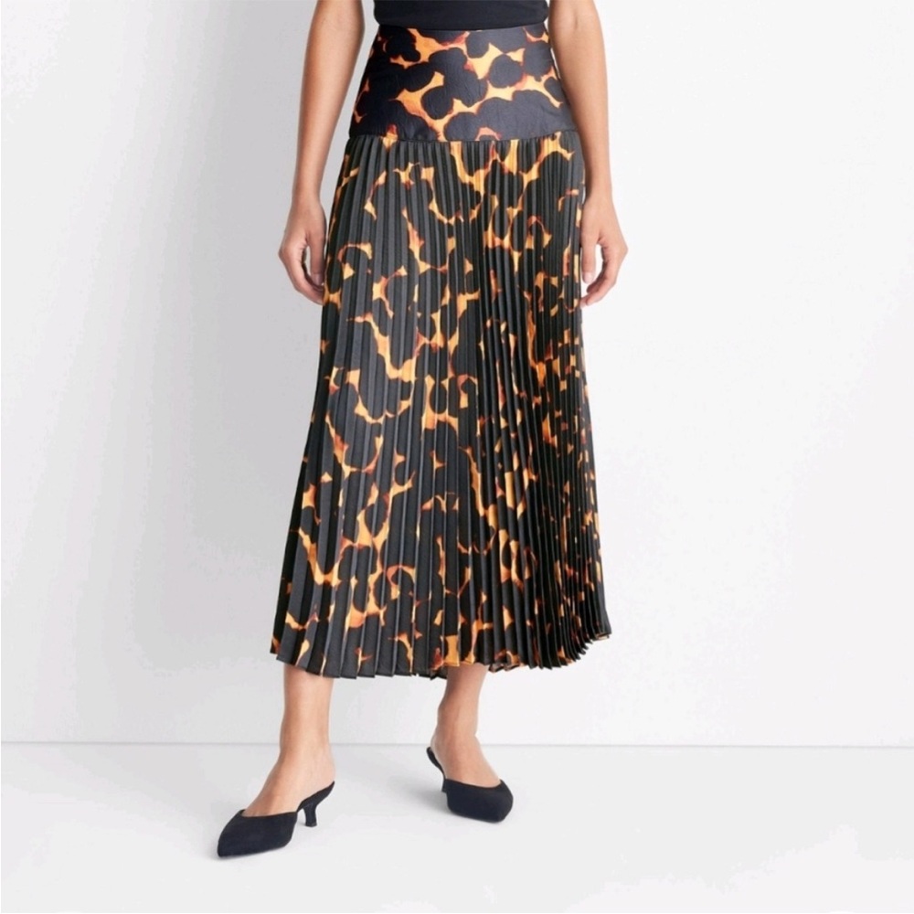 EUC Sz L Future Collective Pleated Maxi